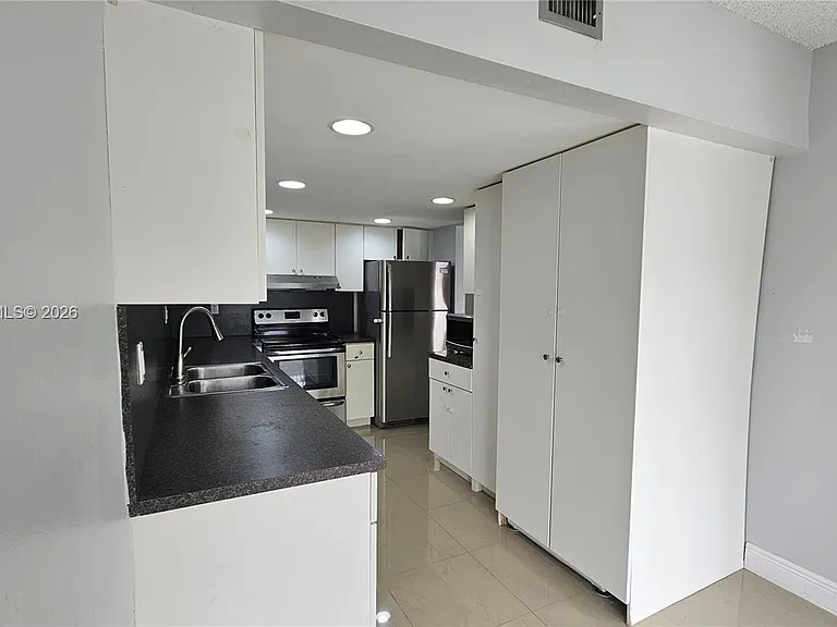 5800 SW 127th Ave #2103 — Photo 1