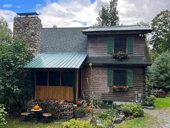 Log cabin with mudroom