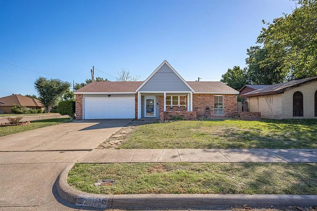 736 Melinda Dr photo 1