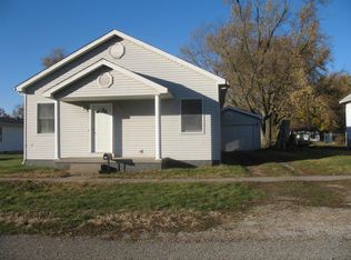609 E Clay St, Clinton, IL 61727