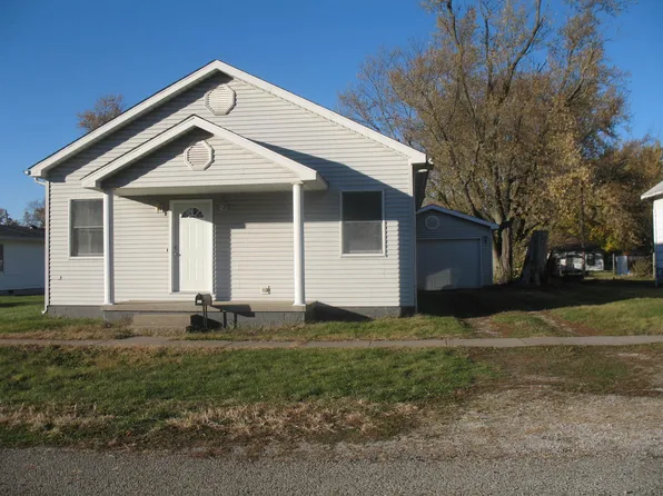 609 E Clay St, Clinton, IL 61727