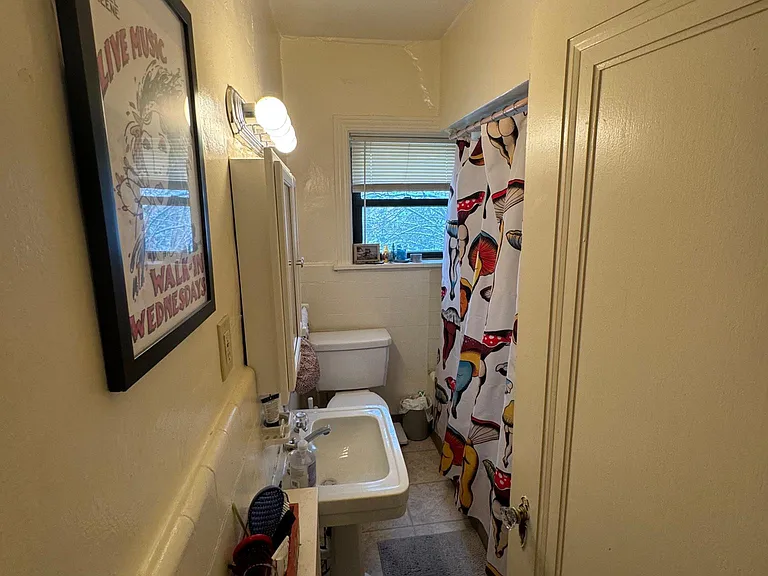208 Beverly Rd #4 — Photo 16