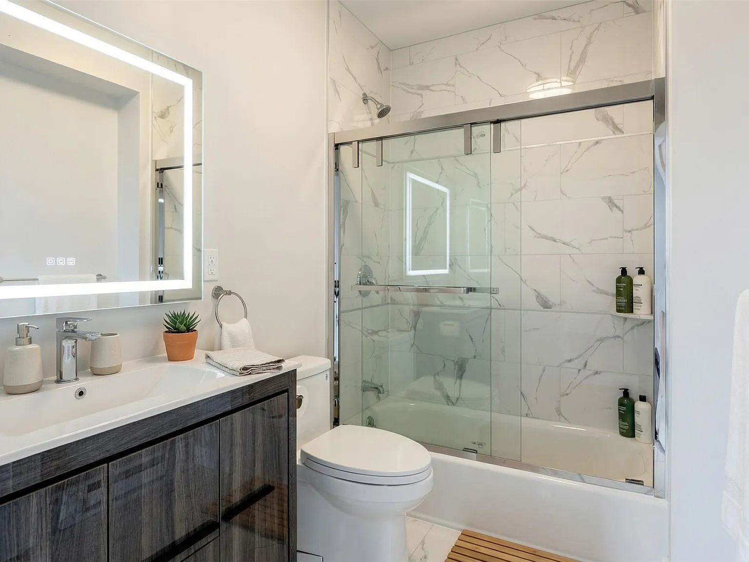 1 bed, $2,600 — Photo 2