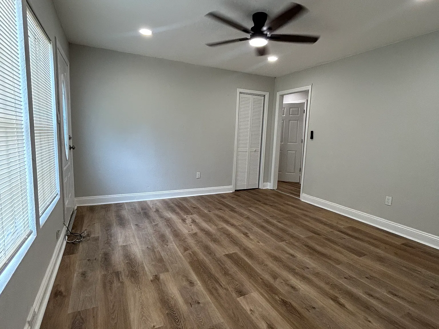 4 bed, 1025 sqft, $1,300 — Photo 2