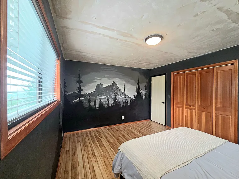 2211 NW Cascade Ave — Photo 18