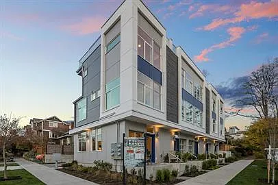 2 bed, 2.5 bath, 1026 sqft, $2,995 — Photo 2