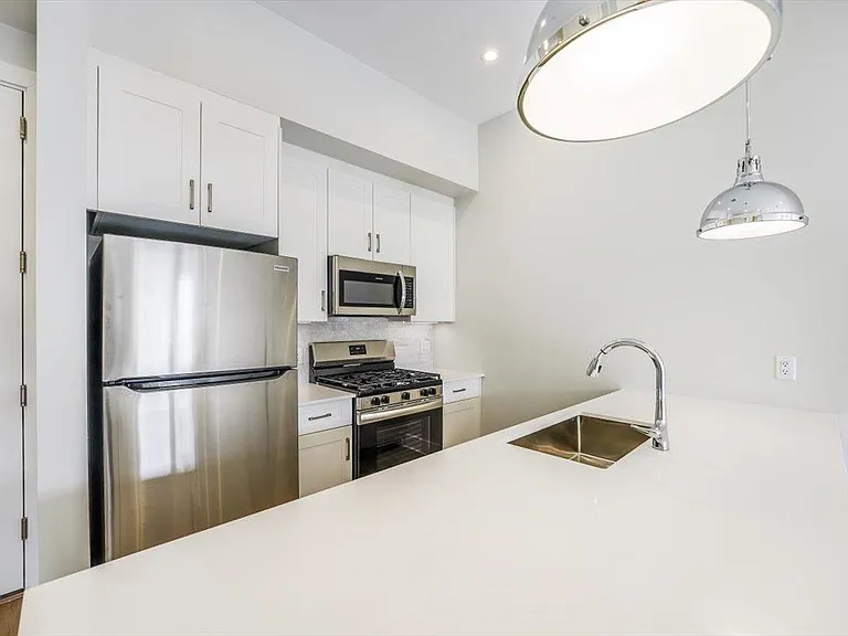 667-665 Grand St #305 — Photo 3