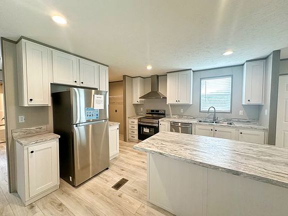 2nd image of 2815 Broad St Lot 5