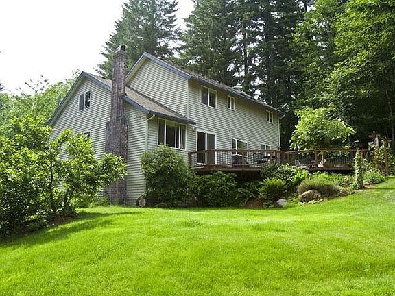 Large deck with built in bench and trellis