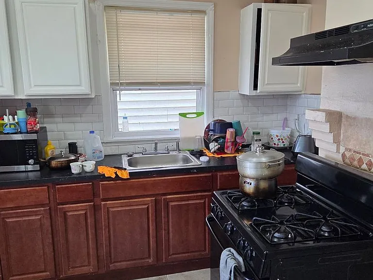 33 Springdale Ave — Photo 33