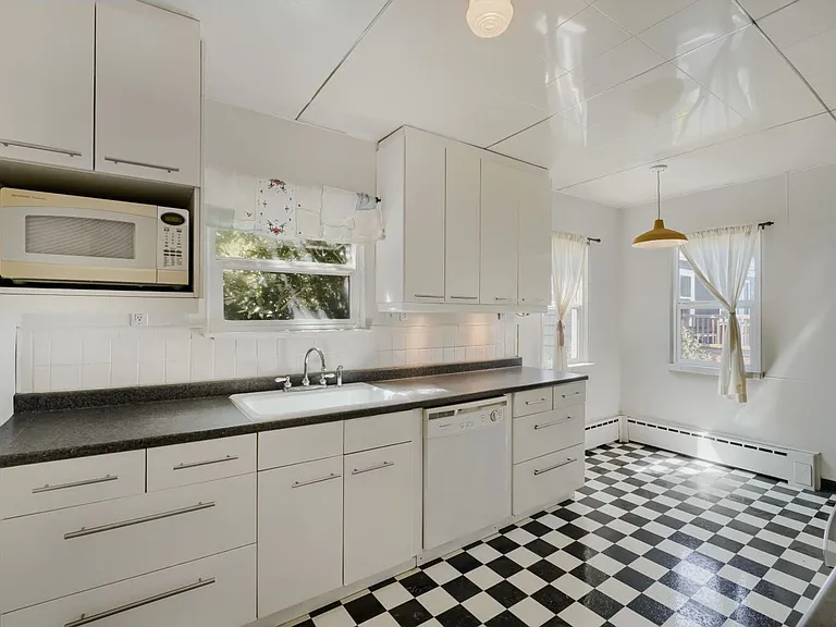 3512 SW Charlestown St — Photo 3
