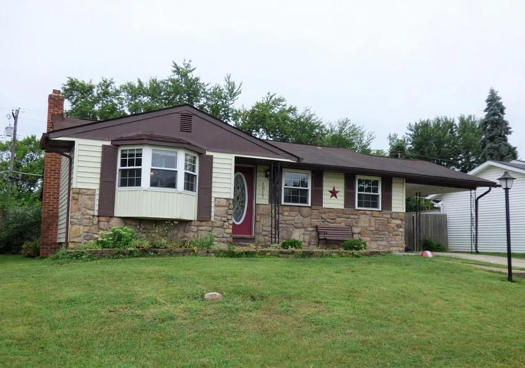 1017 Wedgewood Dr photo 1
