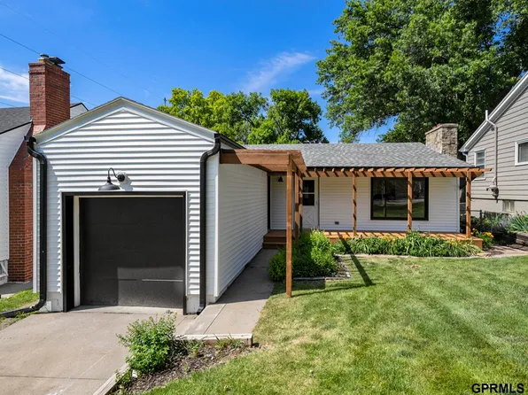 6476 Pierce St, Omaha, NE 68106