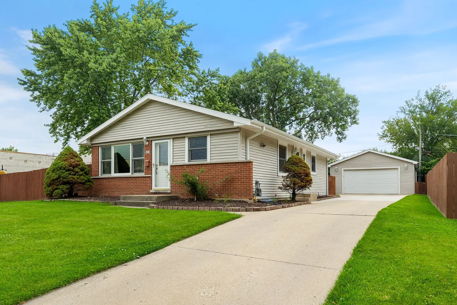 267 N Idlewild Ave photo 1