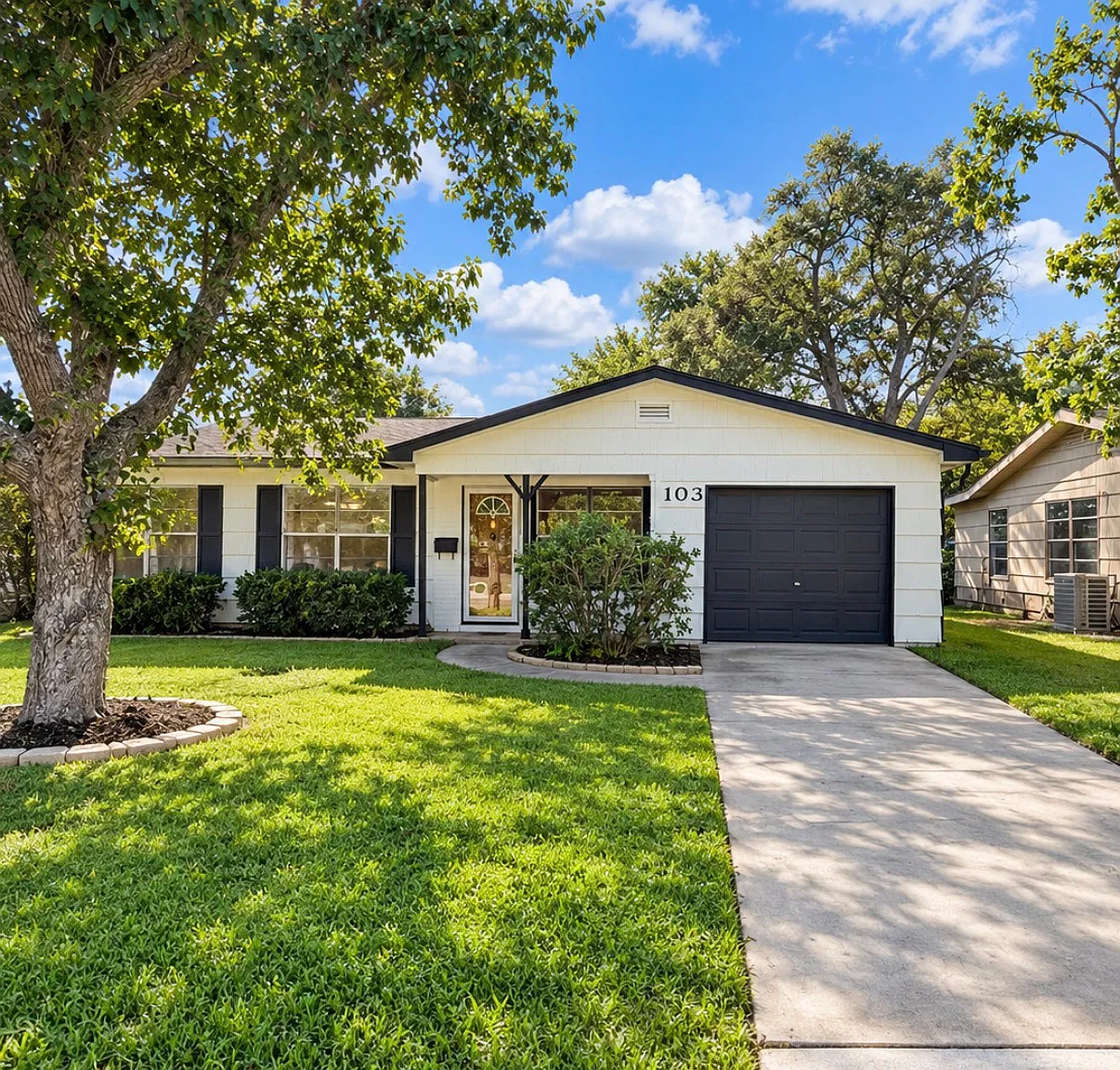 3 bed, 1400 sqft, $1,850 — Photo 1