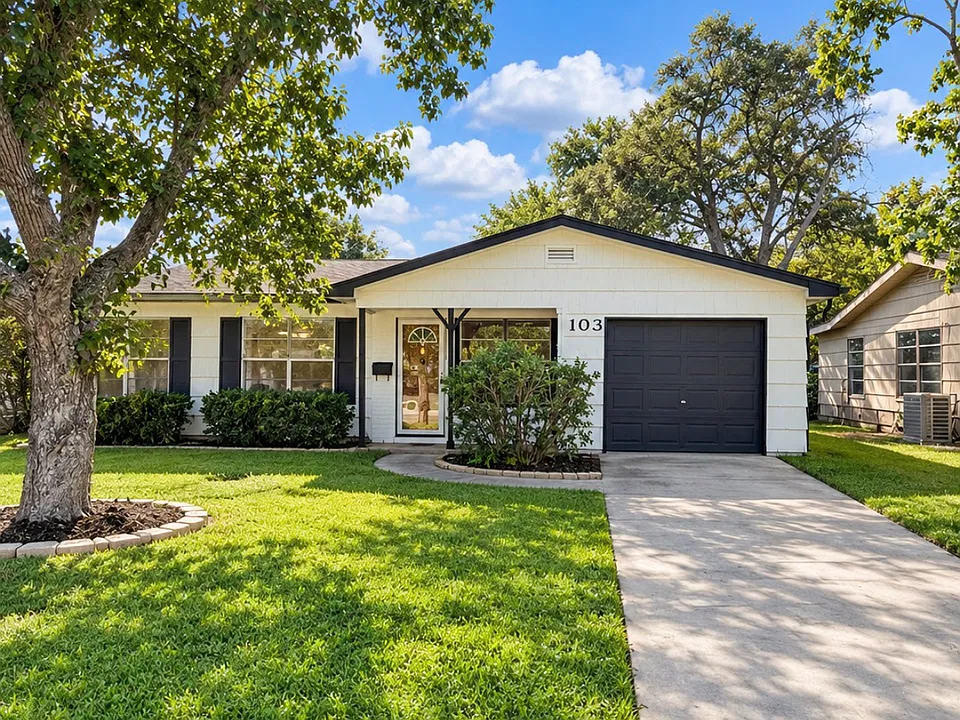 103 Forest Oaks Ln