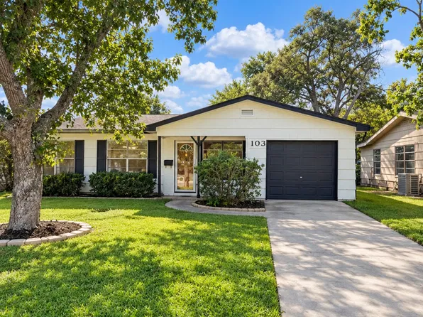 103 Forest Oaks Ln, Lake Jackson, TX 77566