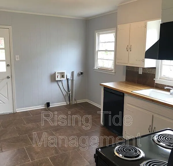 928 Five Mile Rd — Photo 12