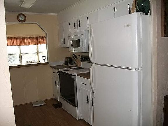 3rd image of 3233 Junction Cir