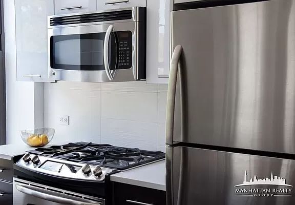 4th image of 325 E 65th St #5S