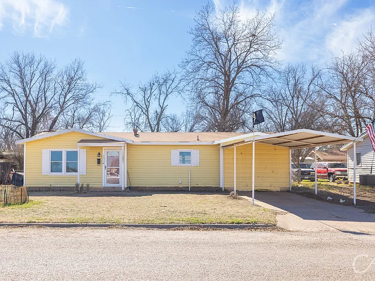1403 Stewart St — Photo 1