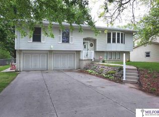 9314 Park Dr, Omaha, NE 68127