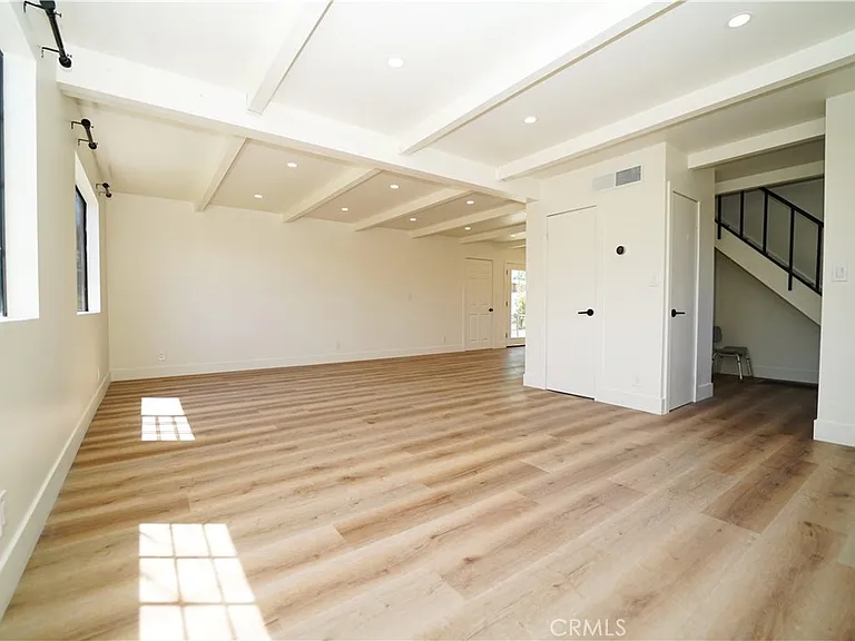 2615 Manhattan Ave — Photo 12