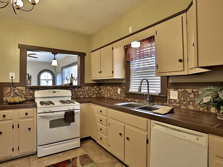 825 Palm St — Photo 18