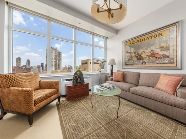 300 East 55th Street image 14 of 20