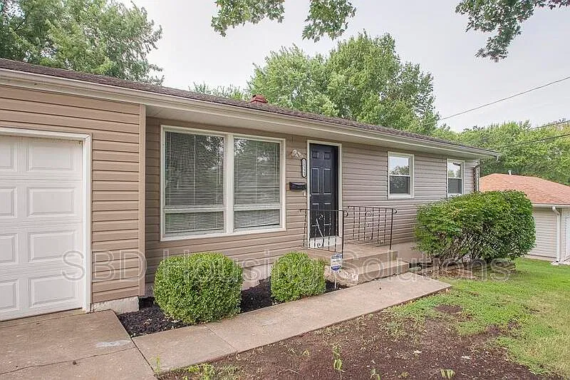 3 bed, 2.0 bath, $1,750 — Photo 2