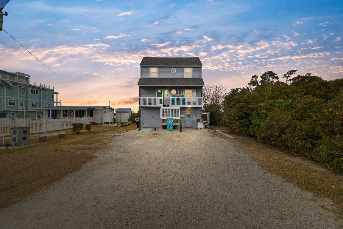 819 S Topsail Drive, Surf City, NC 28445 | MLS #100551254 | Zillow