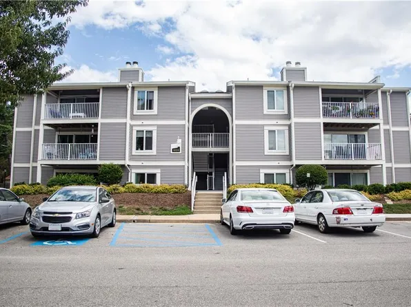 1020 Autumn Woods Ln APT 111, Virginia Beach, VA 23454