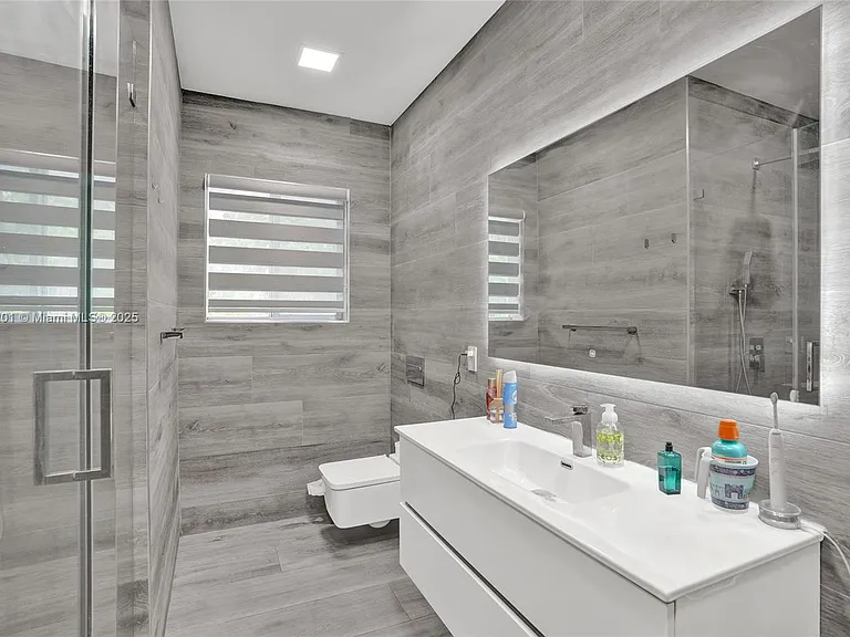 3784 Sheridan Ave — Photo 36
