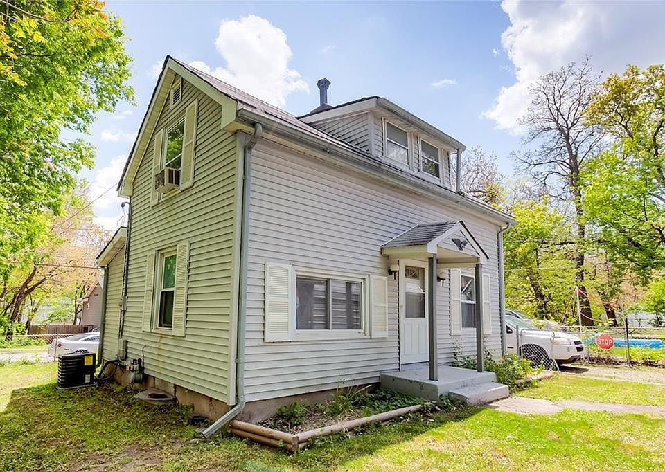 1st image of 909 24th St