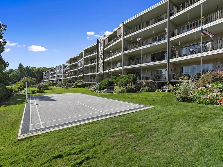 Parkview Apartments — Photo 16