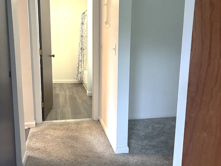 Governor Weare Apartments — Photo 34