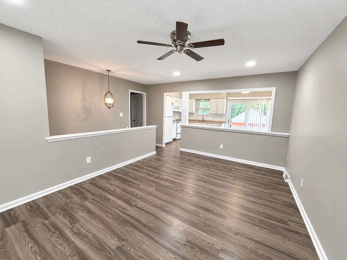 Spacious Split-Level Duplex in Independence! — Photo 4