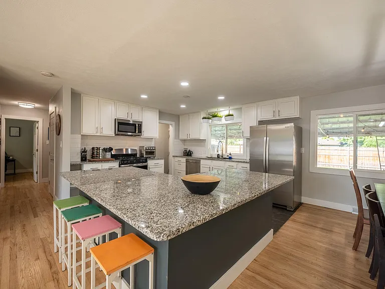 1314 Aspen St — Photo 3