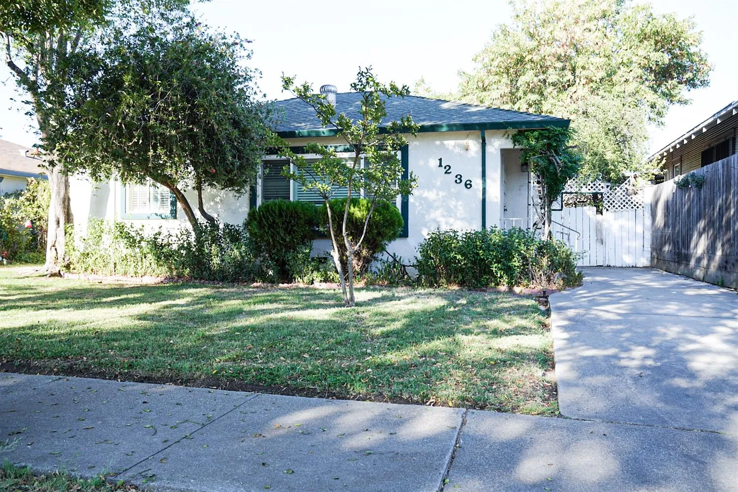 1236 N Pilgrim St photo 1