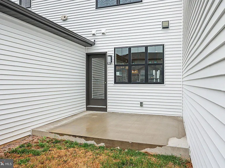 104 Madison Dr — Photo 23