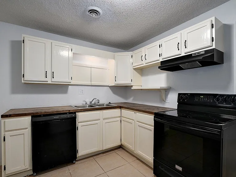 21 Larue St. Apartments — Photo 7