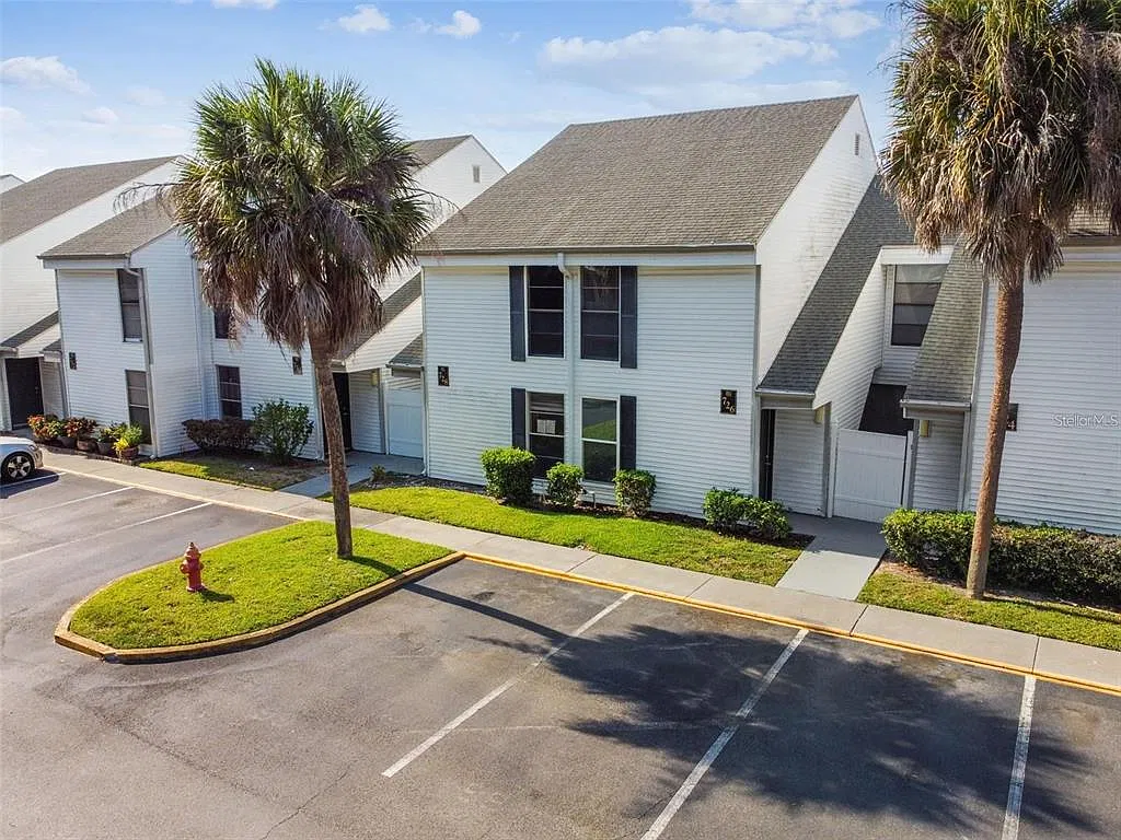 3 bed, 2.5 bath, 1405 sqft, $2,000 — Photo 1