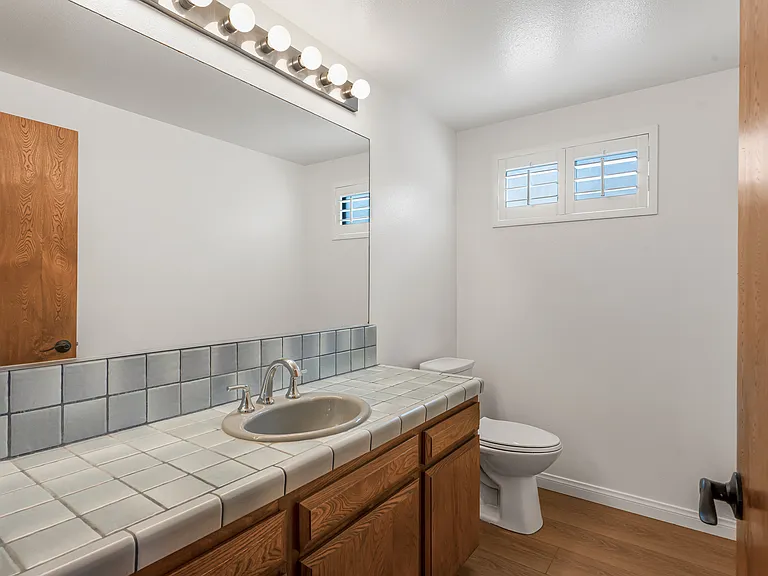 221 Rossmore Dr — Photo 9