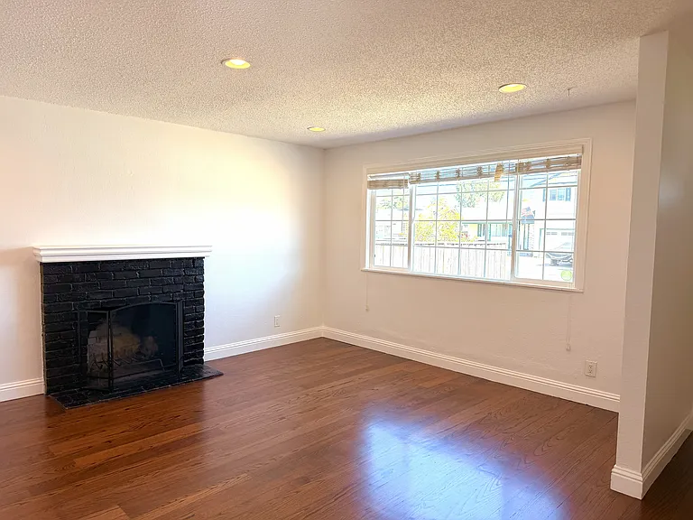 4121 Doane St — Photo 3