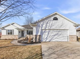 2060 Meadowview St, Kaukauna, WI 54130