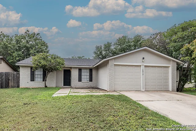 5915 Cliff Rdg — Photo 1