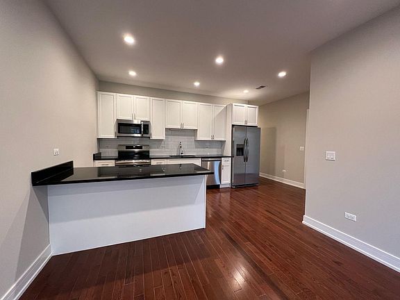 3rd image of 4647 N Malden St #2