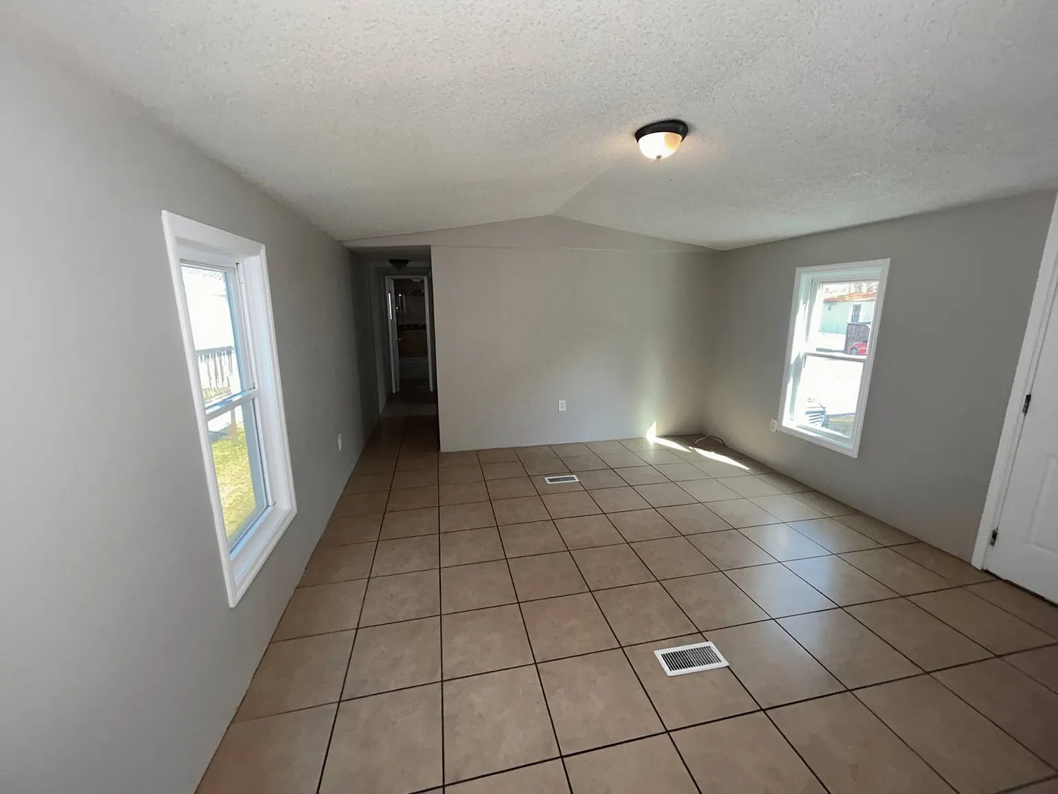 3 bed, 2.0 bath, 980 sqft, $1,325 — Photo 4