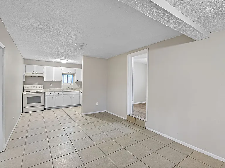 8724 N Tampa St — Photo 17