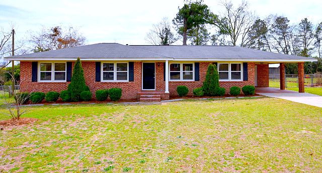 1st image of 208 Deerwood Dr